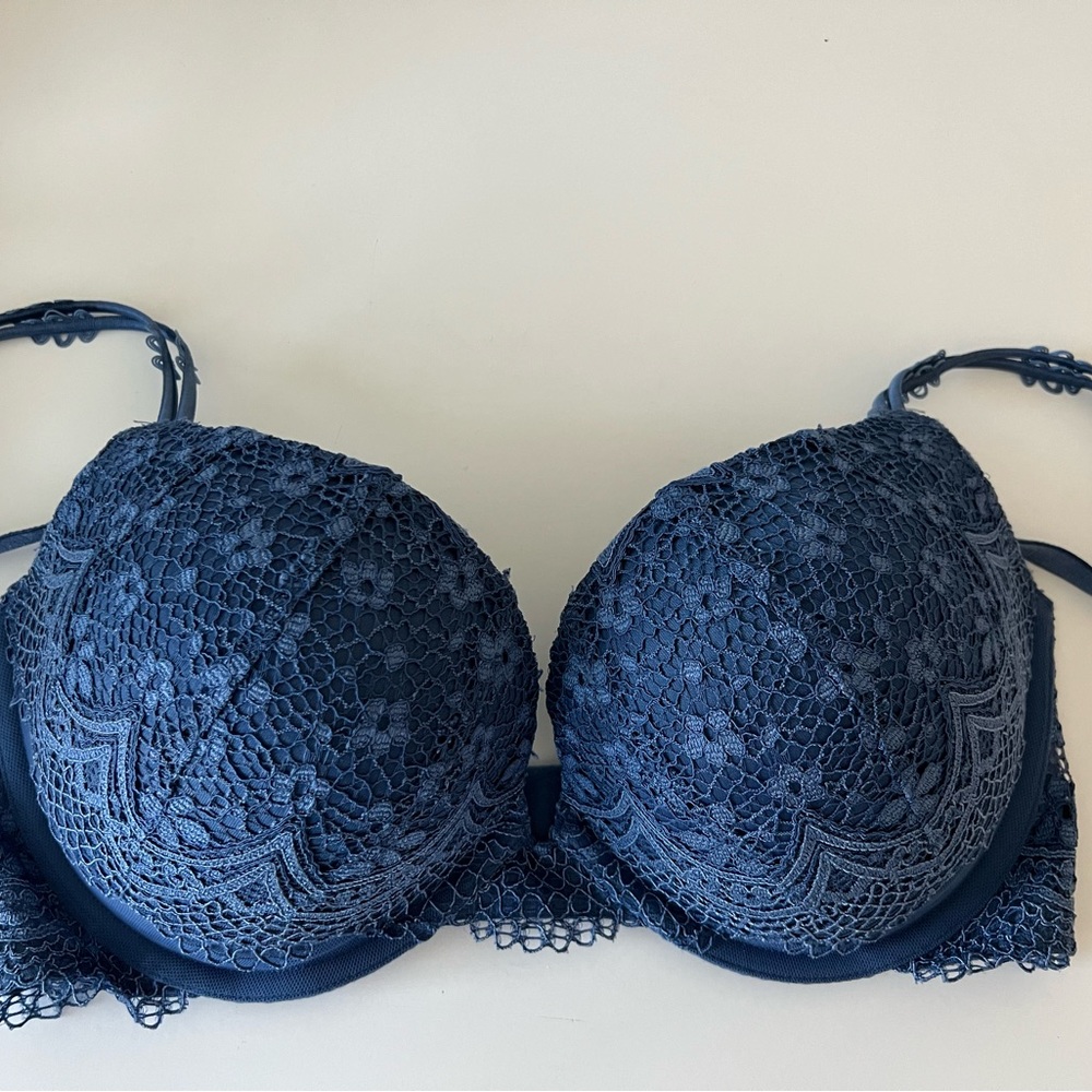 Victoria’s Secret Very Sexy a push up bra